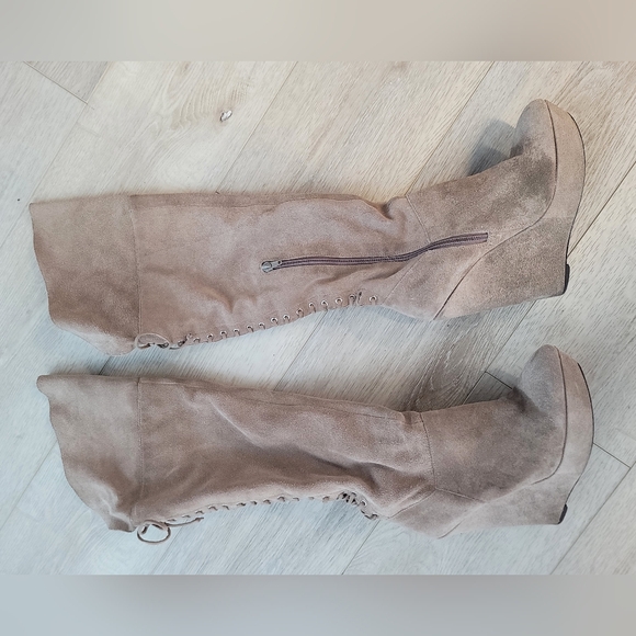 Bakers beige suede boots 6.5 us - Picture 3 of 4